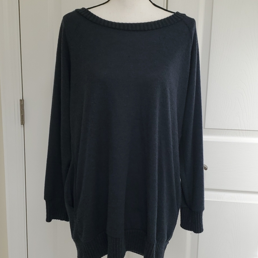 Super soft navy 💙sweater tunic